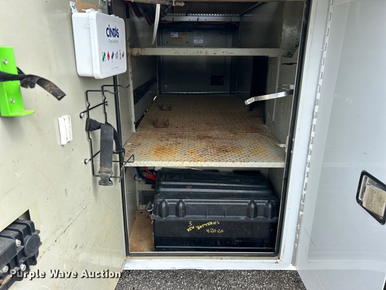 image for item EG1446 2013 Ford F650 Super Duty utility / service truck