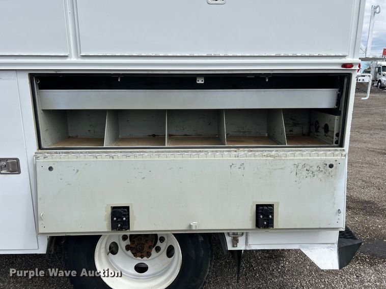 image for item EG1446 2013 Ford F650 Super Duty utility / service truck