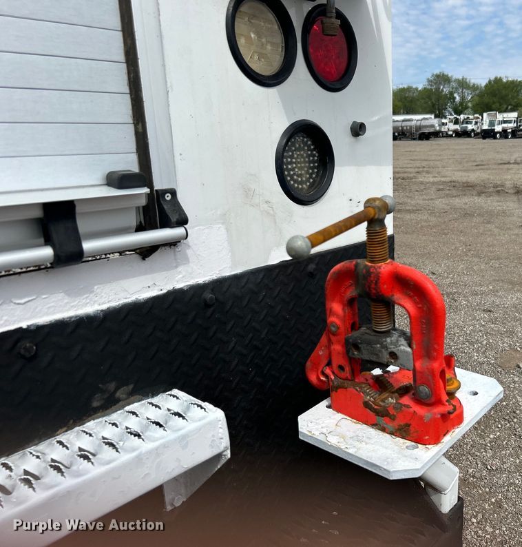 image for item EG1446 2013 Ford F650 Super Duty utility / service truck