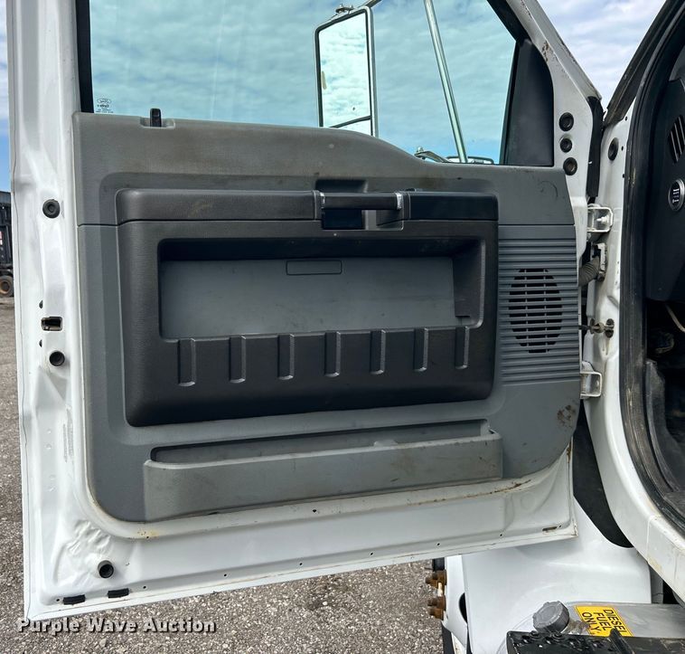 image for item EG1446 2013 Ford F650 Super Duty utility / service truck