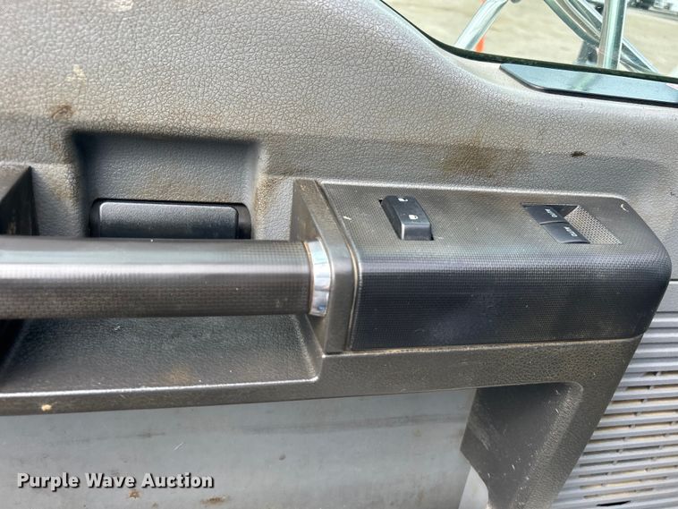 image for item EG1446 2013 Ford F650 Super Duty utility / service truck