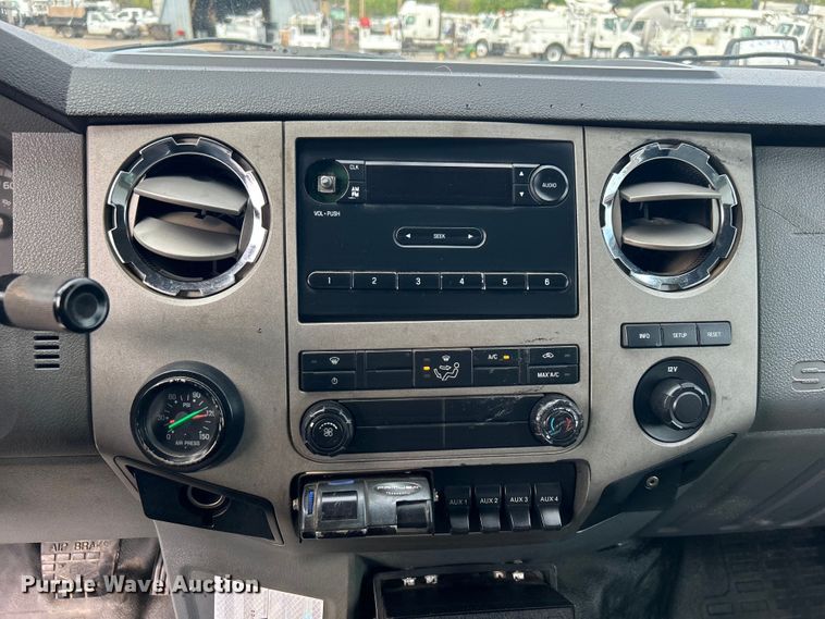 image for item EG1446 2013 Ford F650 Super Duty utility / service truck