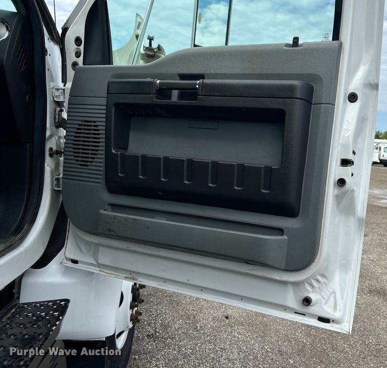 image for item EG1446 2013 Ford F650 Super Duty utility / service truck