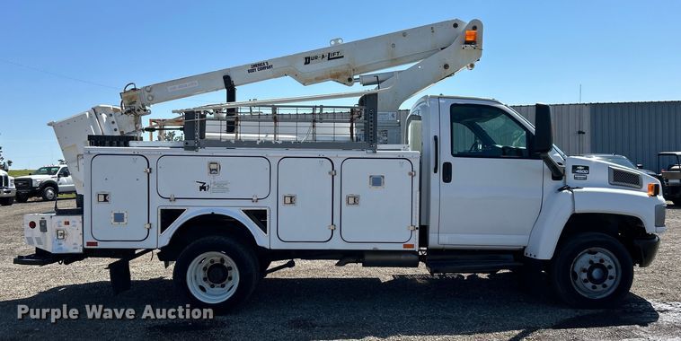 image for item EG1454 2006 Chevrolet  C4500 bucket truck