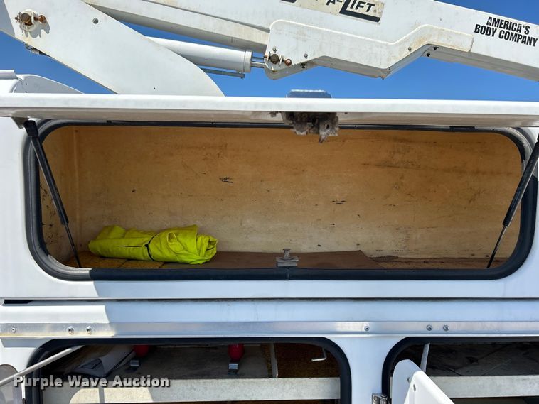 image for item EG1454 2006 Chevrolet  C4500 bucket truck