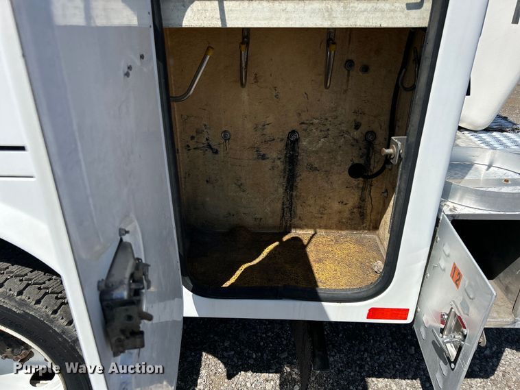 image for item EG1454 2006 Chevrolet  C4500 bucket truck