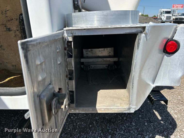 image for item EG1454 2006 Chevrolet  C4500 bucket truck