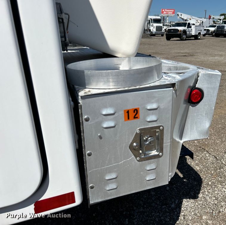 image for item EG1454 2006 Chevrolet  C4500 bucket truck