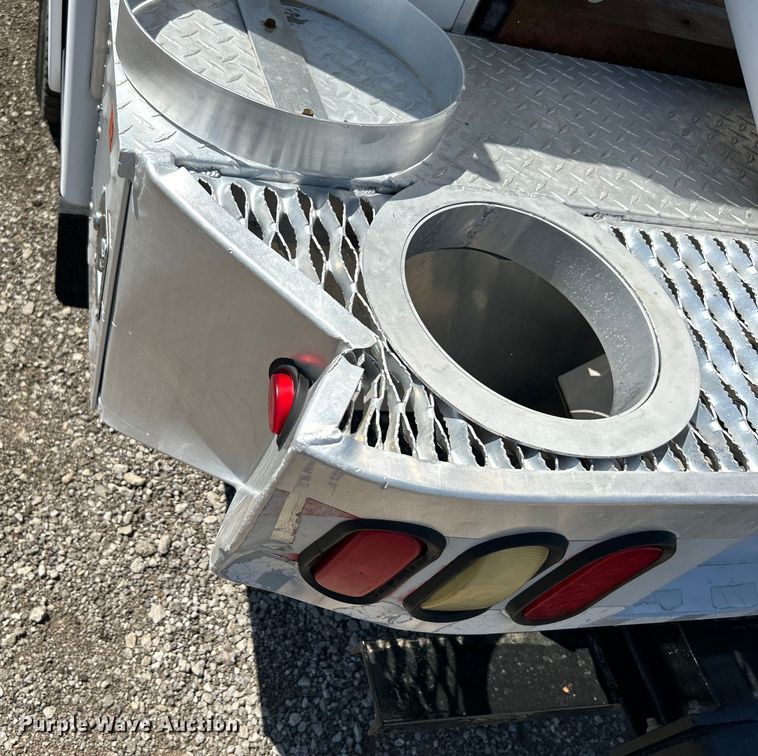 image for item EG1454 2006 Chevrolet  C4500 bucket truck