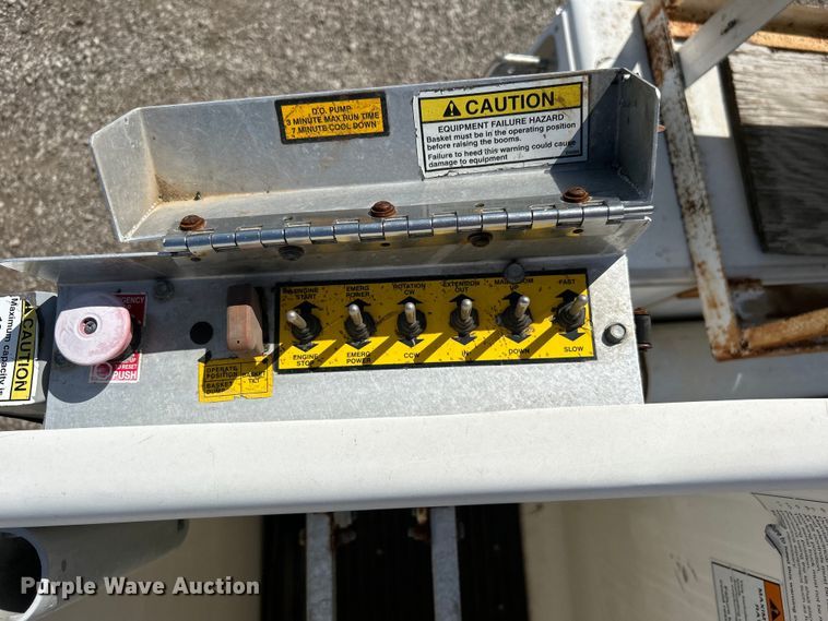 image for item EG1454 2006 Chevrolet  C4500 bucket truck