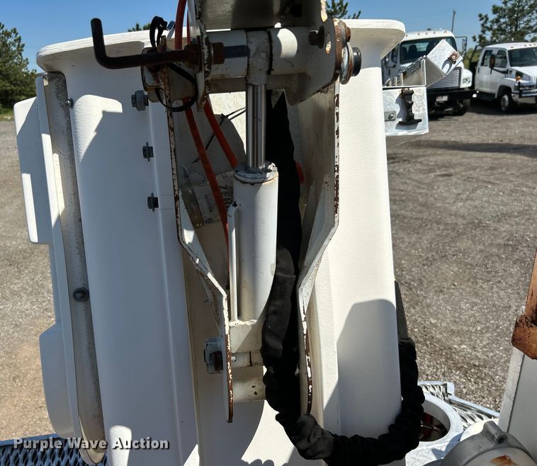 image for item EG1454 2006 Chevrolet  C4500 bucket truck