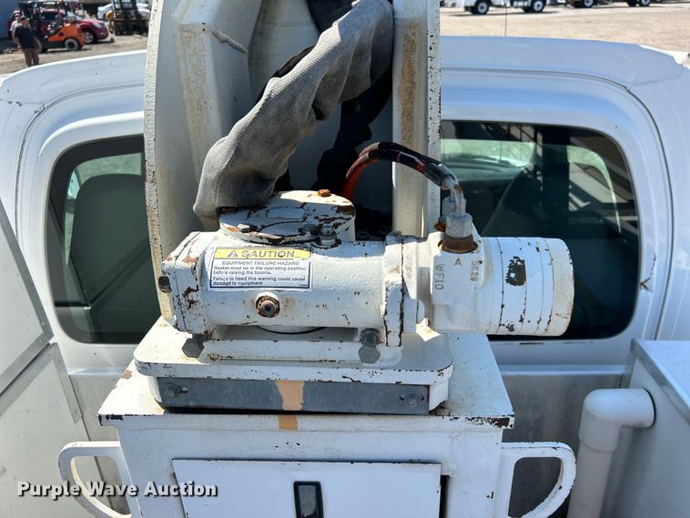 image for item EG1454 2006 Chevrolet  C4500 bucket truck