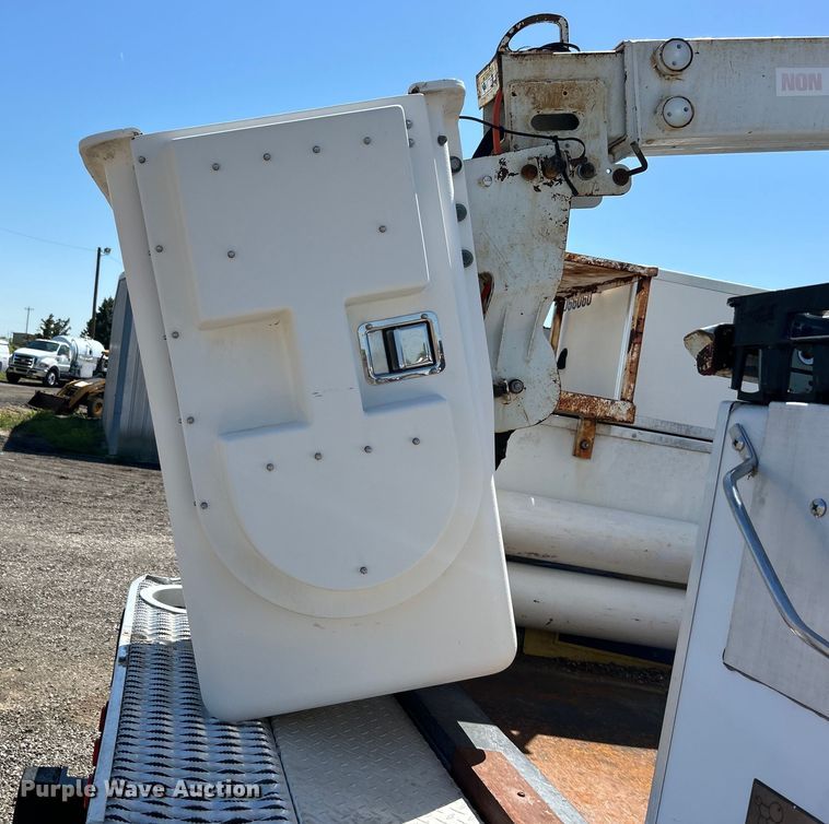 image for item EG1454 2006 Chevrolet  C4500 bucket truck