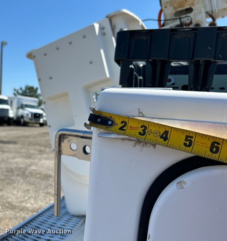 image for item EG1454 2006 Chevrolet  C4500 bucket truck