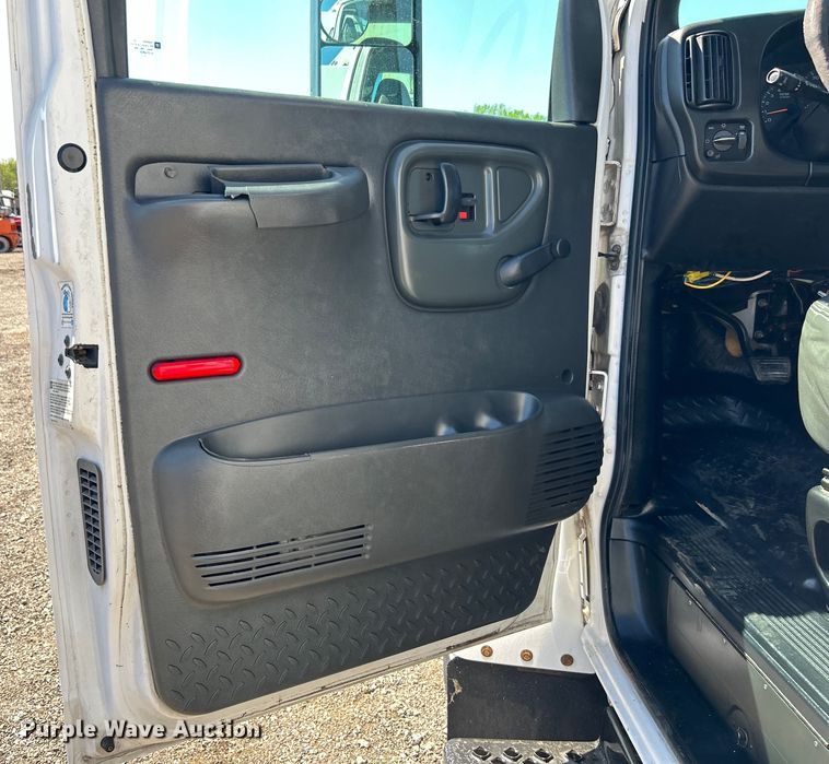 image for item EG1454 2006 Chevrolet  C4500 bucket truck