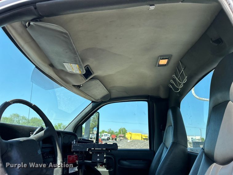 image for item EG1454 2006 Chevrolet  C4500 bucket truck