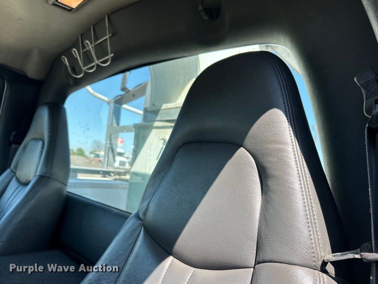 image for item EG1454 2006 Chevrolet  C4500 bucket truck