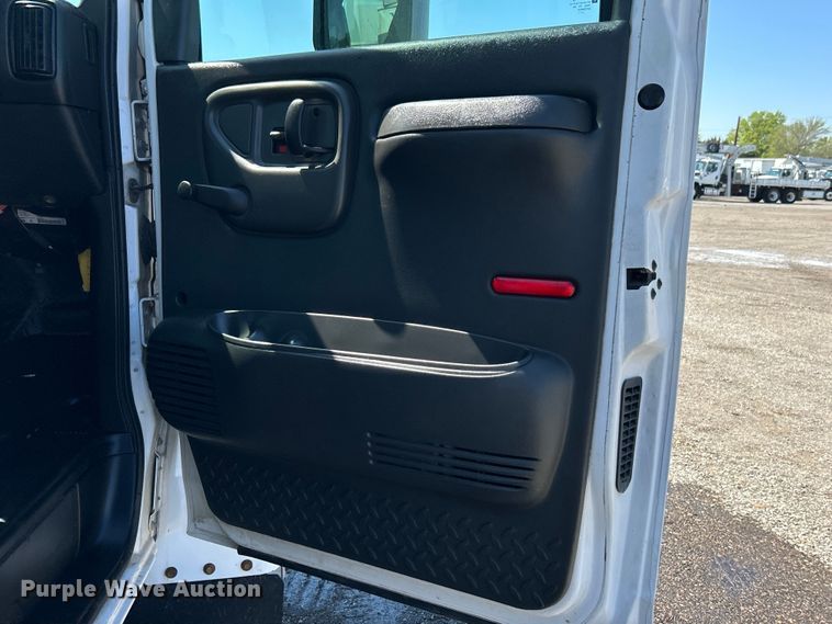 image for item EG1454 2006 Chevrolet  C4500 bucket truck