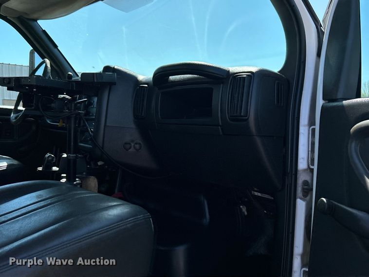 image for item EG1454 2006 Chevrolet  C4500 bucket truck