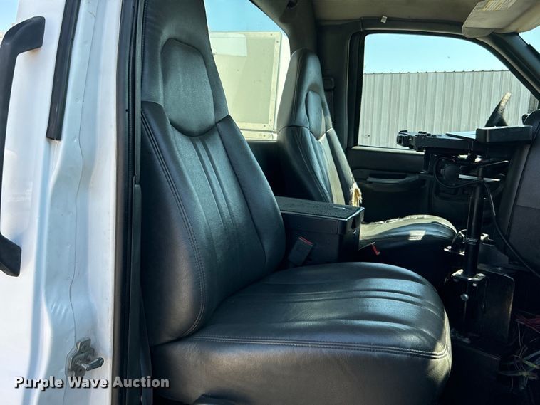 image for item EG1454 2006 Chevrolet  C4500 bucket truck