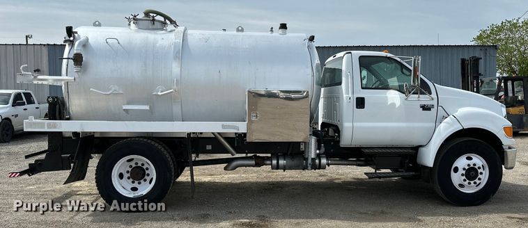 image for item EG1467 2008 Ford F750 Super Duty vacuum truck