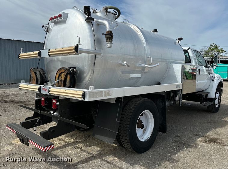 image for item EG1467 2008 Ford F750 Super Duty vacuum truck