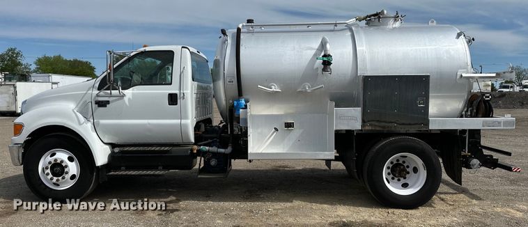 image for item EG1467 2008 Ford F750 Super Duty vacuum truck