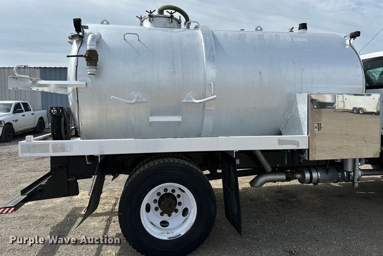 image for item EG1467 2008 Ford F750 Super Duty vacuum truck