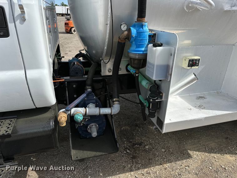 image for item EG1467 2008 Ford F750 Super Duty vacuum truck