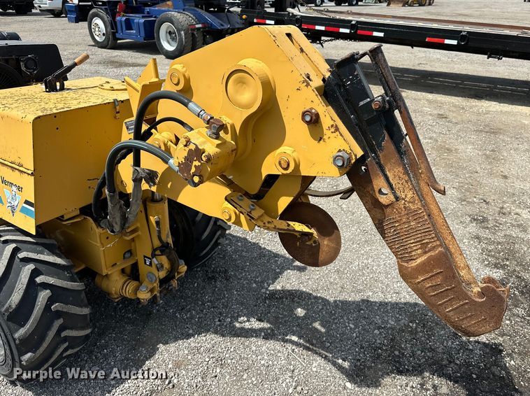 image for item EG1482 1999 Vermeer  LM42 cable plow