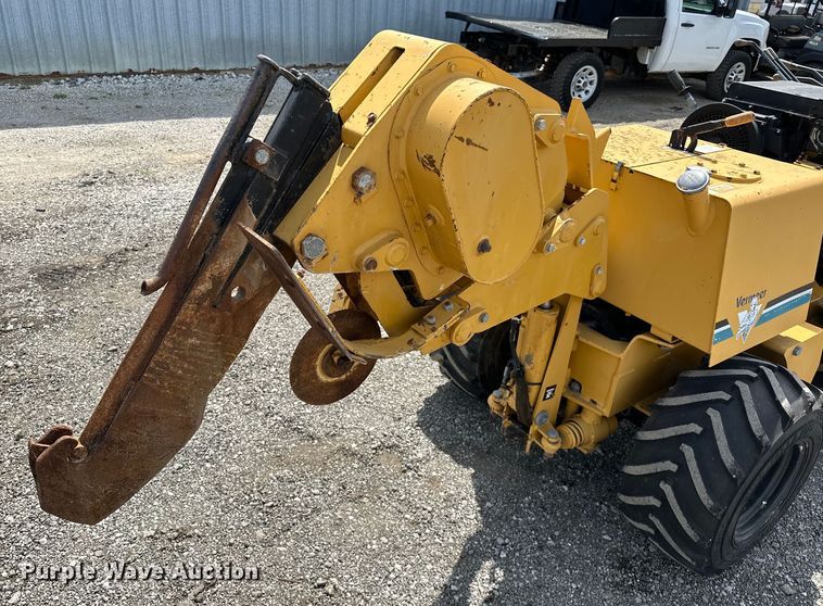 image for item EG1482 1999 Vermeer  LM42 cable plow