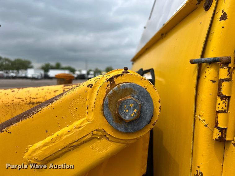 image for item EG1514 1975 Ford 550 backhoe