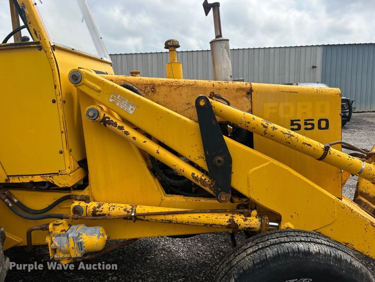 image for item EG1514 1975 Ford 550 backhoe