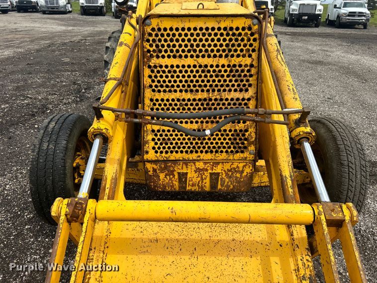 image for item EG1514 1975 Ford 550 backhoe