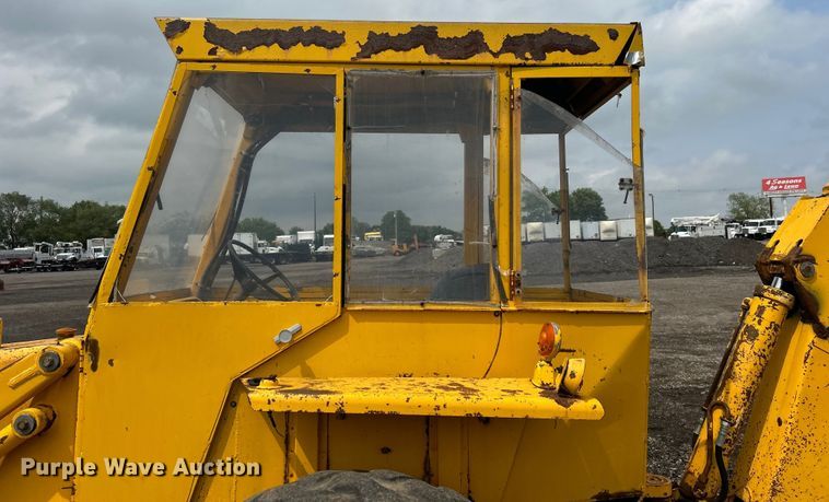 image for item EG1514 1975 Ford 550 backhoe