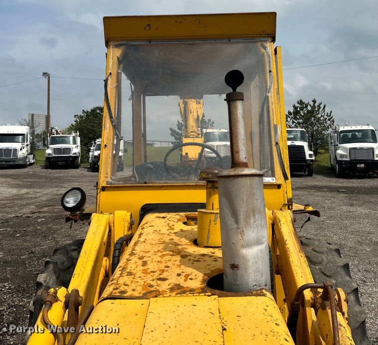 image for item EG1514 1975 Ford 550 backhoe
