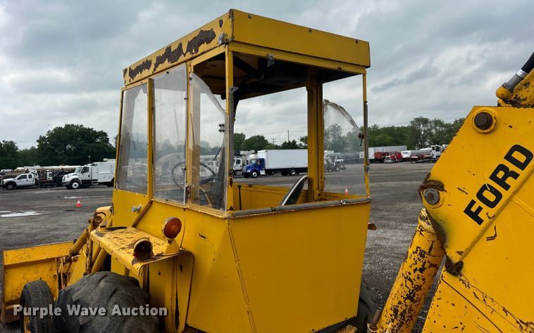 image for item EG1514 1975 Ford 550 backhoe