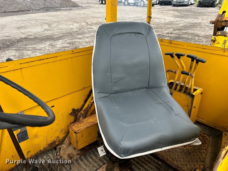 image for item EG1514 1975 Ford 550 backhoe