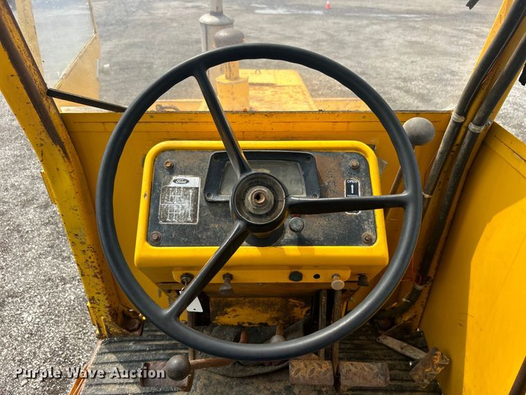 image for item EG1514 1975 Ford 550 backhoe