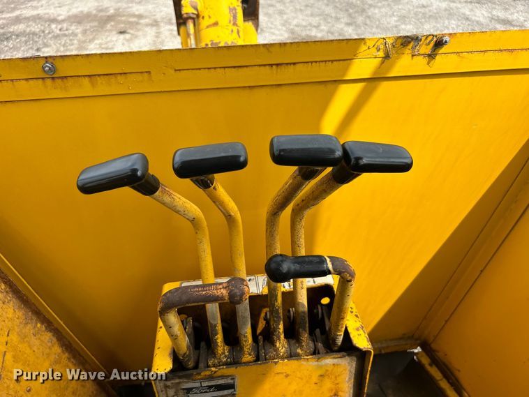 image for item EG1514 1975 Ford 550 backhoe