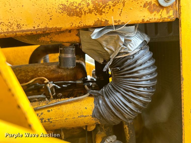 image for item EG1514 1975 Ford 550 backhoe