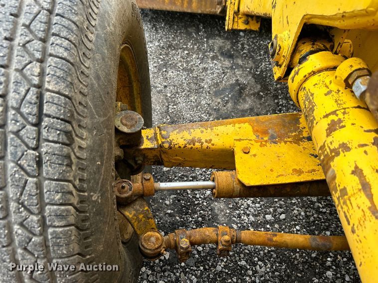 image for item EG1514 1975 Ford 550 backhoe