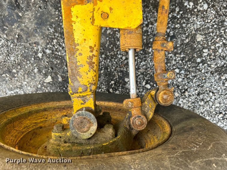 image for item EG1514 1975 Ford 550 backhoe