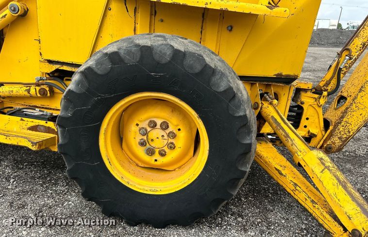 image for item EG1514 1975 Ford 550 backhoe