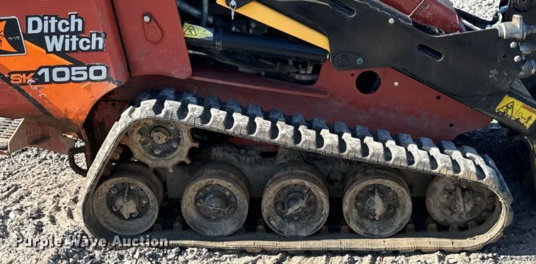 image for item EH3867 2020 Ditch Witch SK1050 compact utility loader
