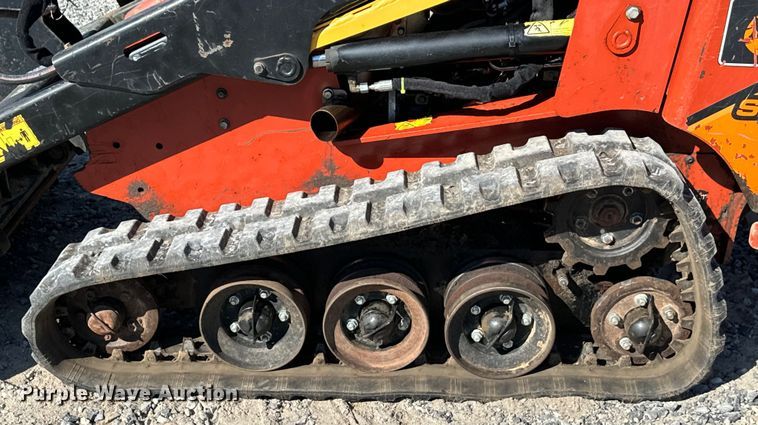 image for item EH3868 2017 Ditch Witch Sk1050 compact utility loader