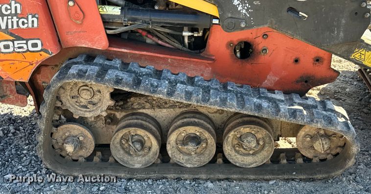 image for item EH3868 2017 Ditch Witch Sk1050 compact utility loader