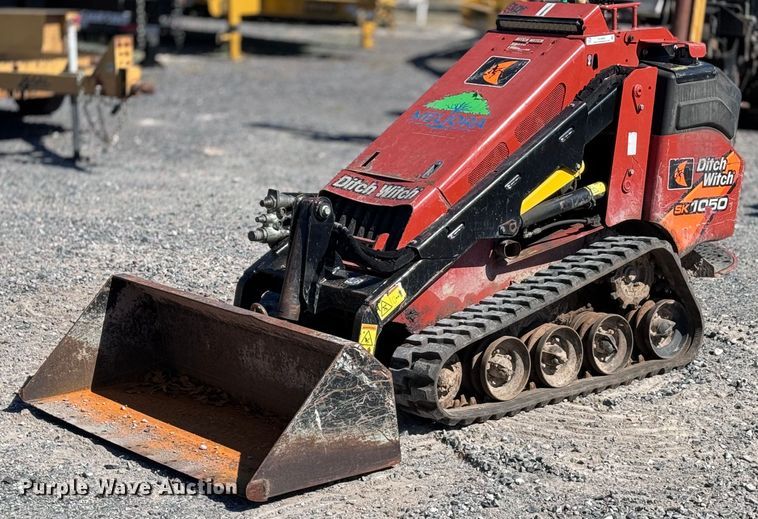 image for item EH3869 2019 Ditch Witch  SK1050 compact utility loader