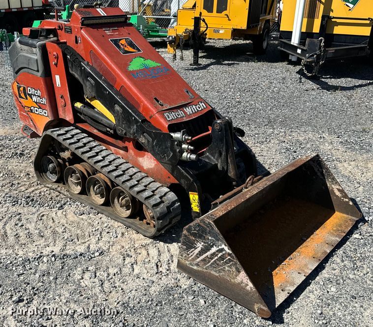 image for item EH3869 2019 Ditch Witch  SK1050 compact utility loader