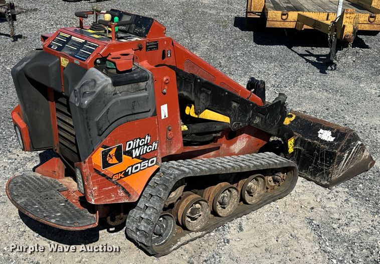 image for item EH3869 2019 Ditch Witch  SK1050 compact utility loader